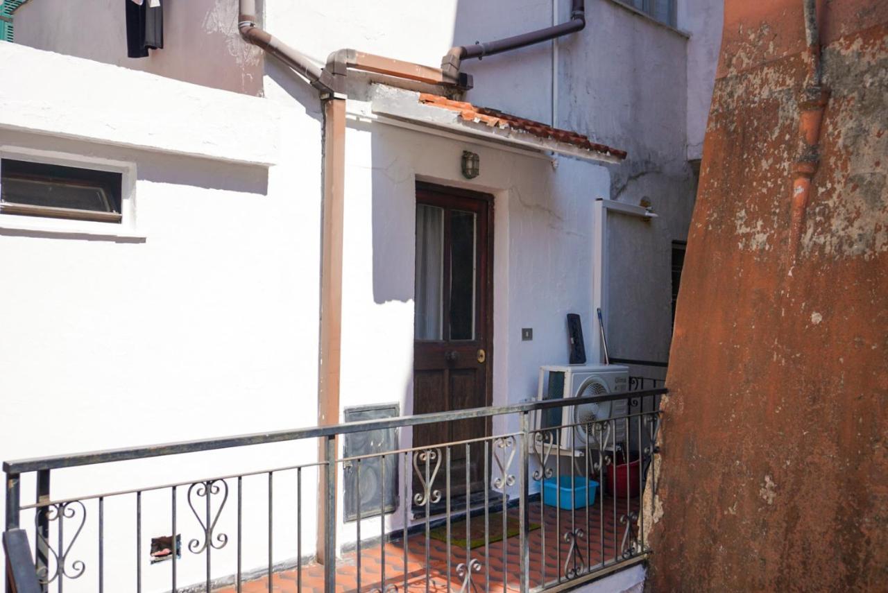 Monolocale A 50 Metri Dal Mare Lägenhet Celle Ligure Exteriör bild